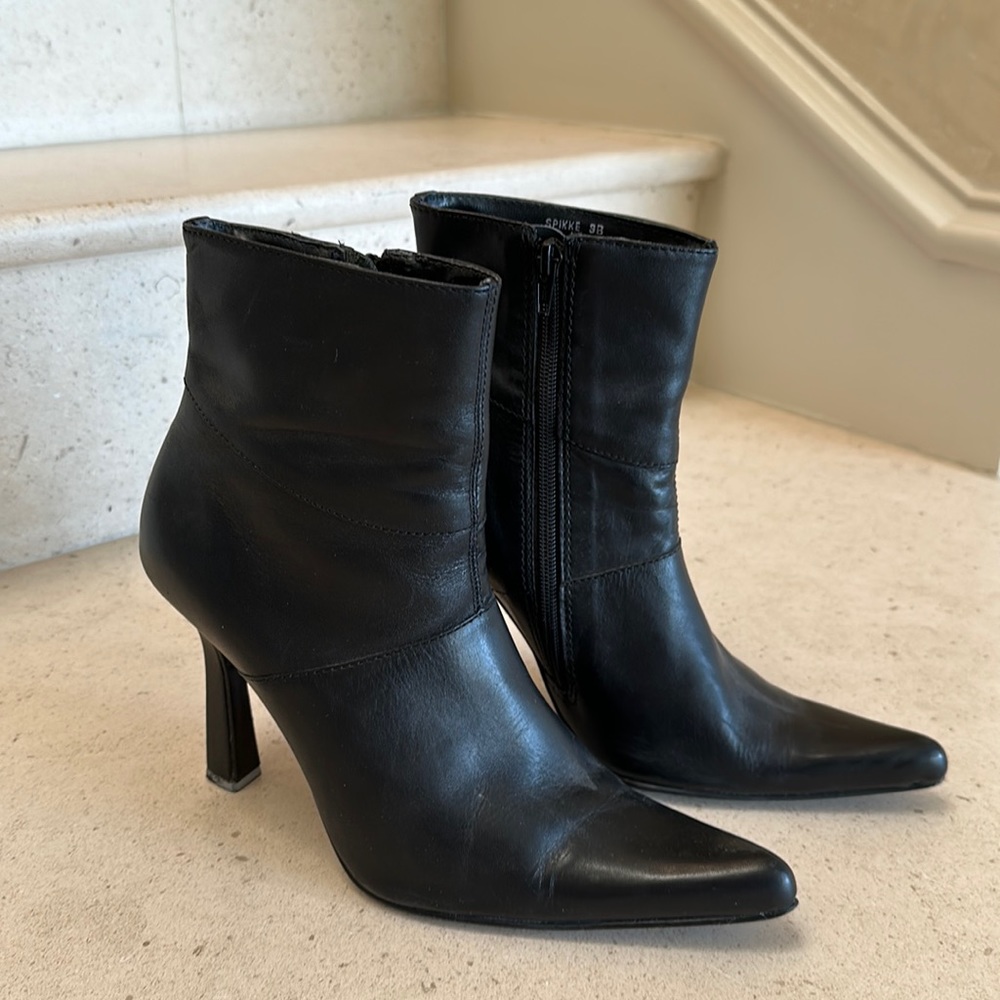 Steve Madden Black Leather Ankle Boots Size 9